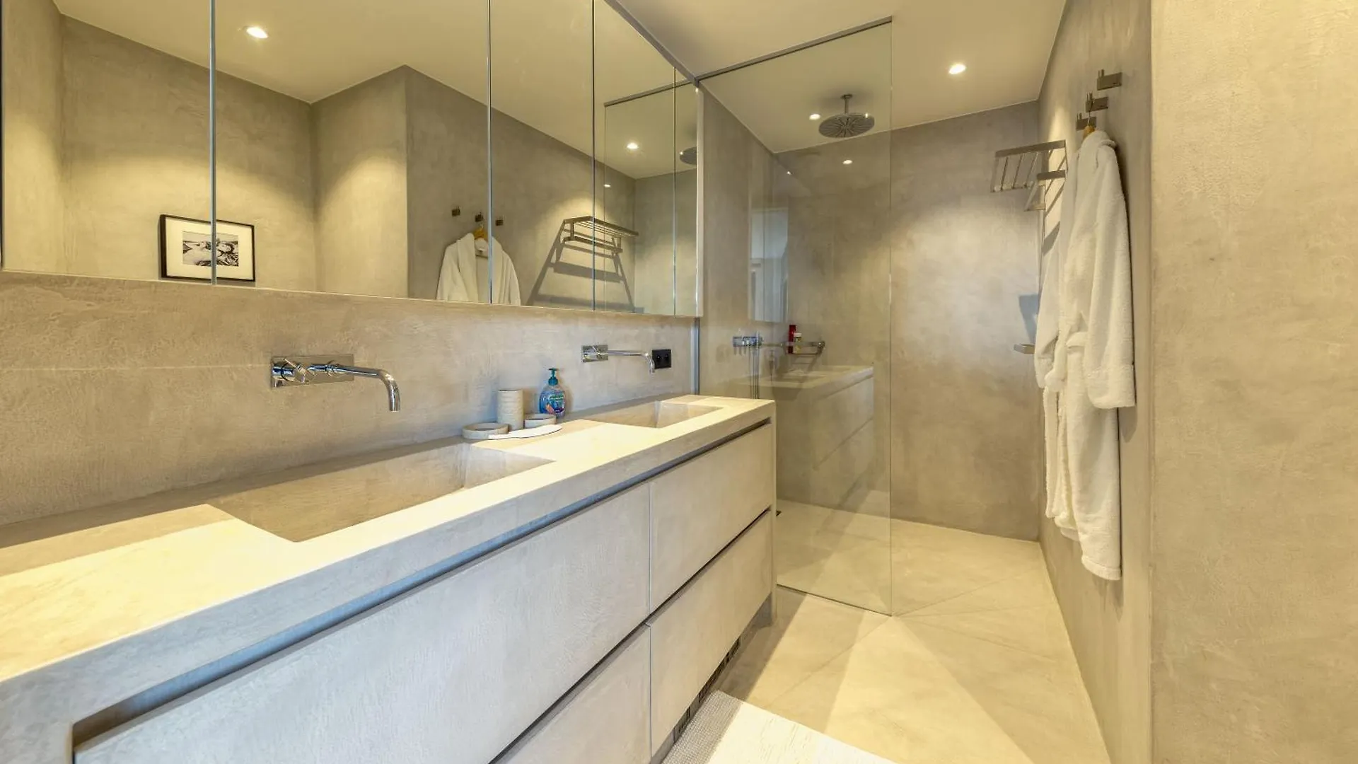 Triplex Penthouse In The City Center Bruksela Hotel apartamentowy